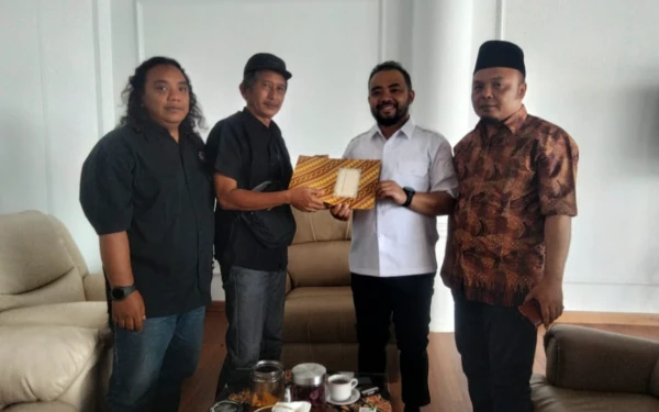 Thumbnail Wali Atlet Wadul Wawali Soal Kecilnya Uang Hadiah Bulutangkis Wali Kota Batu Open 2025   ‎