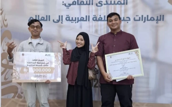 Thumbnail Mahasiswa BSA UIN Malang Boyong Juara 3 Debat Bahasa Arab di Festival Budaya Kedutaan UEA 2025