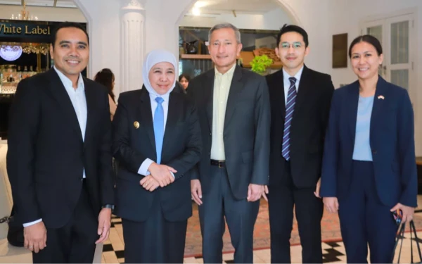 Thumbnail Khofifah Bahas Kerja Sama Strategis dengan Singapura ! Menlu Vivian Balakrishnan Terpukau Potensi Jawa Timur