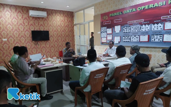 Thumbnail LPK Trankonmasi Jatim Desak Polres Sampang Transparan Tangani Kasus Dugaan Minyak Curah Ilegal di Sokobanah