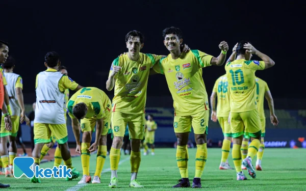 Thumbnail 2 Pemain Persebaya Absen Saat Lawan Arema FC, Eduardo Perez Tetap Optimis Raih Kemenangan