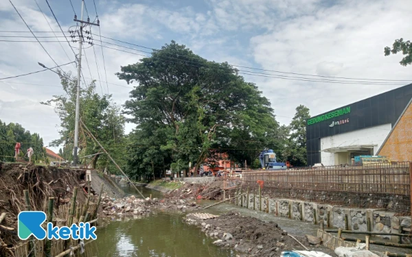 Thumbnail Berita - Salah Perencanaan, Proyek Jembatan Gedung Kesenian Jombang Molor, Ada Unsur Kesengajaan?