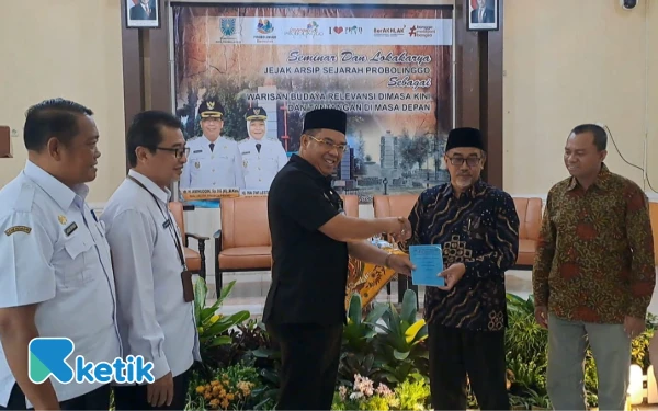 Thumbnail Berita - Jejak Arsip Sejarah Probolinggo Dibedah, Wali Kota: Ini Identitas Kita Bersama