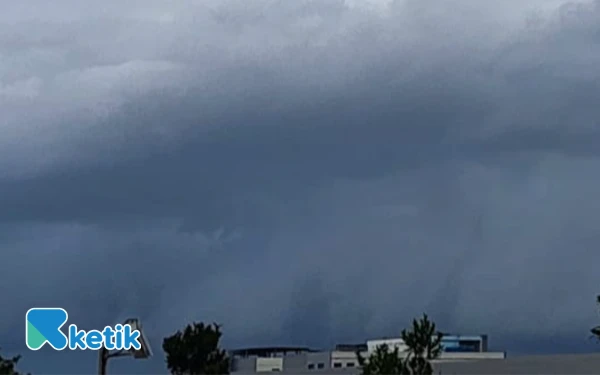 Thumbnail Kota Surabaya Diprediksi Hujan Sedang Hari Ini! Cek Daerahmu Sekarang