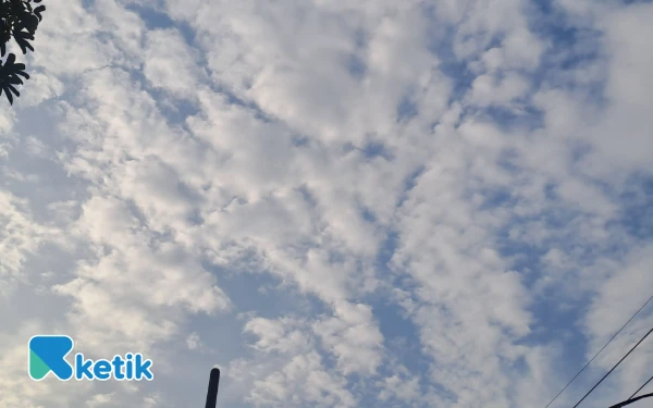 Thumbnail Cuaca Kota Bandung 14 November 2025 Diprakirakan Berawan, Manado Hujan Ringan