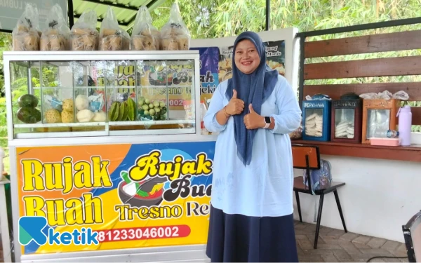 Thumbnail Hijrah! Puluhan Tahun di Bank Jatim, Kini Sukses Buka Usaha Rujak Buah Beromzet Puluhan Juta di Malang