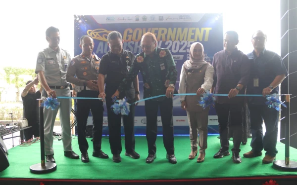 Thumbnail Berita - Meriah! Gebrakan Wali Kota Tegal Buka Pameran "Government Auto Show" 2025