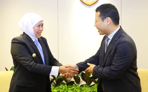 Thumbnail Pertemuan Dengan Menteri Pendidikan Singapura HE. Desmond Lee! Khofifah Perkuat Kolaborasi Menuju Indonesia Emas 2045