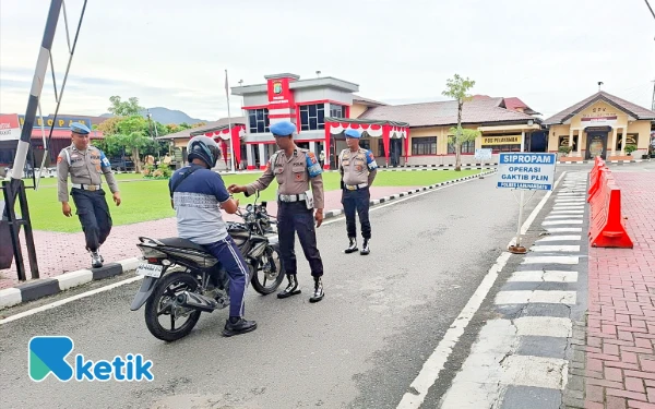 Thumbnail Berita - Jelang Operasi Zebra 2025, Sipropam Polres Labuhanbatu Cek Kendaraan Personel