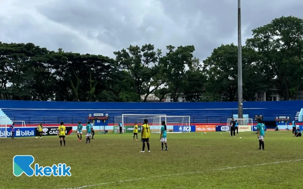 Thumbnail Gali Potensi Pesepak Bola Putri, 1.918 Siswa Meriahkan MilkLife Soccer Challenge Malang