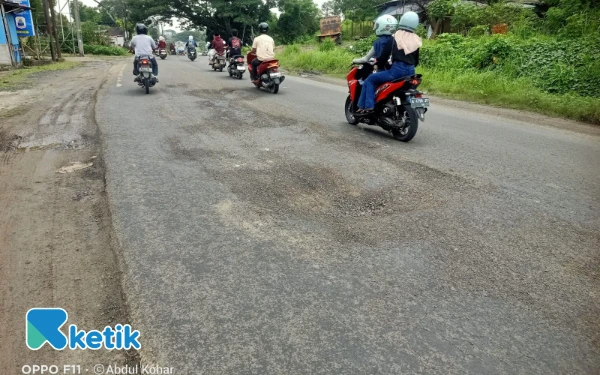 Thumbnail Berita - Perbaikan Jalan Belum Maksimal, Titik Lubang di Rangkasbitung–Cikande Masih Bertebaran