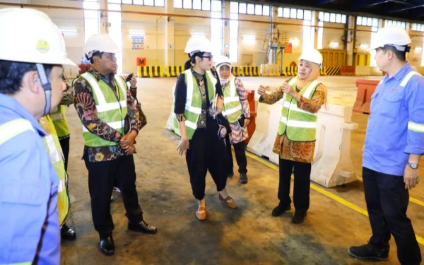 Thumbnail Gubernur Khofifah Kunjungi Tuas South Incineration Plant Singapura, Saksikan Teknologi Pengolahan Sampah Modern