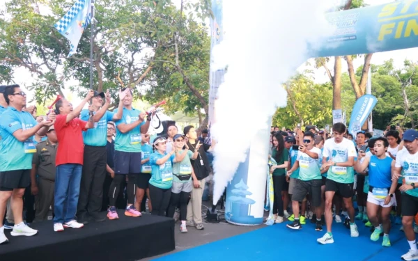 Thumbnail Berita - PLN Bali Fun Run Kumpulkan Donasi Rp150 Juta untuk Pemasangan Listrik 58 KK Tak Mampu
