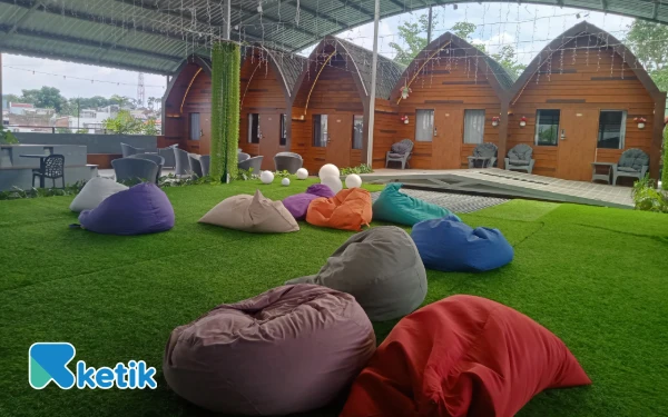 Thumbnail Class Premium Guest House Malang, Penginapan Terjangkau dengan Glamping Room Spesial