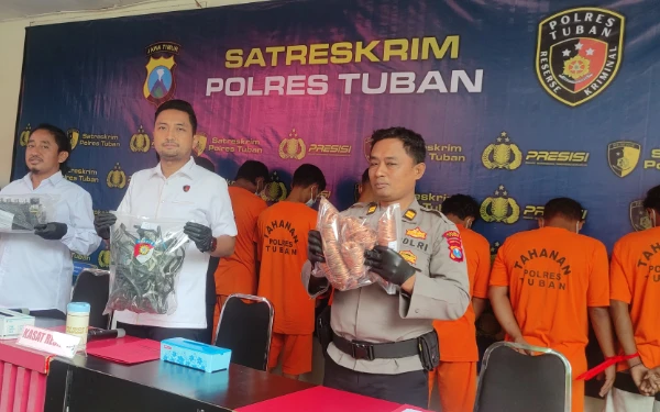 Thumbnail Berita - 7 Pelaku Sindikat Pencurian Kabel Tower Dibekuk Polres Tuban, 2 Masih DPO
