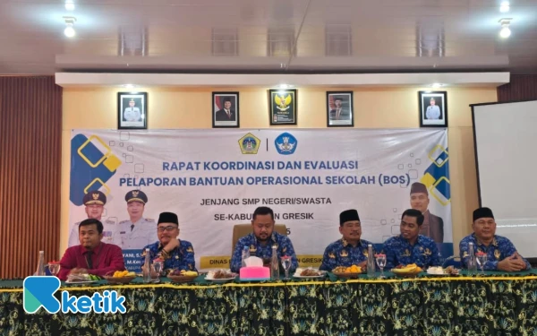 Thumbnail Berita - Di Tengah Polemik Efisiensi, Bupati Gresik Tegaskan Anggaran BOSDA 2026 Tak Terdampak