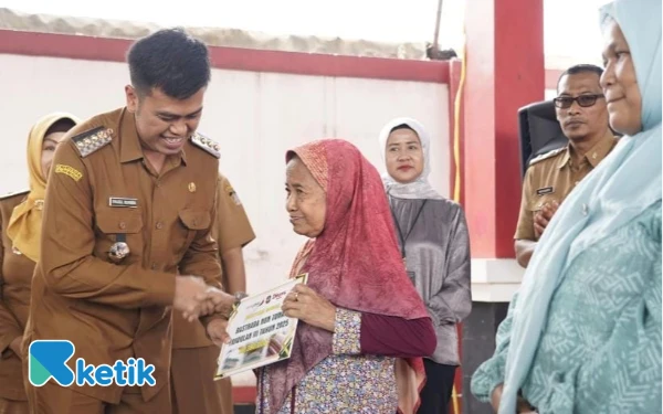 Thumbnail Berita - Pemkot Blitar Salurkan Rastrada Non Tunai Tahap III 2025 untuk 7.716 KPM