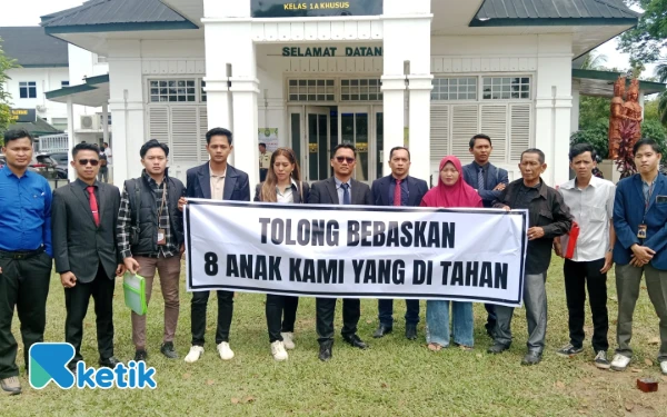 Thumbnail Sidang Praperadilan Kericuhan Demo DPRD Sumsel, Kuasa Hukum Desak Delapan Tersangka Dibebaskan