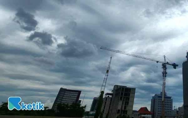 Thumbnail Cuaca Kota Surabaya 18 November 2025 Diprakirakan Hujan Ringan, Begitu Juga Banyuwangi