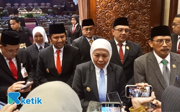 Thumbnail Khofifah Optimis! APBD Jatim 2026 Disahkan, Fokus Atasi Kemiskinan dan Tingkatkan Ekonomi Masyarakat