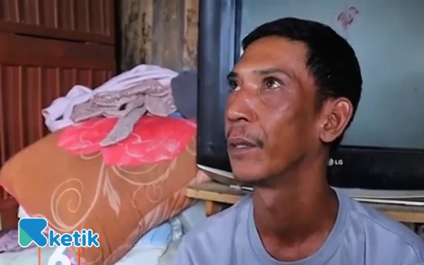 Thumbnail Berita - Teuku Raja Sayang, Sang Ayah yang Menjaga Mimpi Keluarga di Rumah Tua Beratap Rumbia