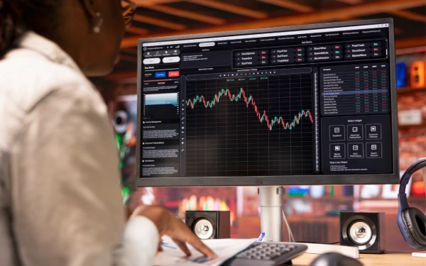 Thumbnail Ekonomi Jatim Melambat Jelang Nataru 2025, Bank Indonesia Serukan Kehati-hatian