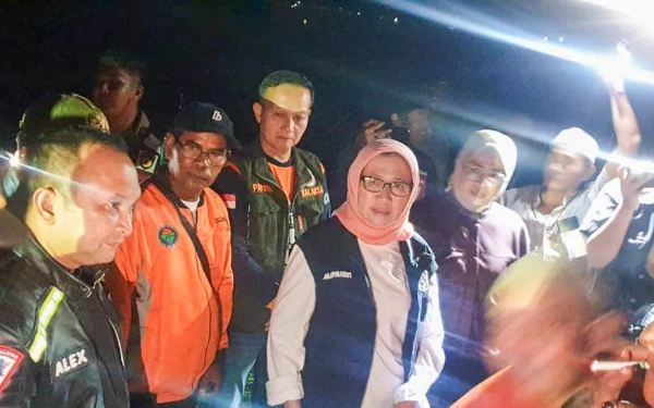 Thumbnail Berita - Bupati Lumajang Minta Warga Zona Merah Semeru Tidak Panik dan Ambil Langkah Aman