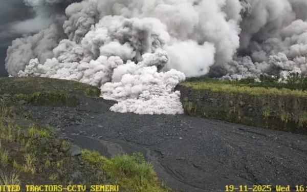 Thumbnail Berita - Waspada Banjir Lahar Dingin Semeru, Warga 5 RT di Jugosari Lumajang Mengungsi