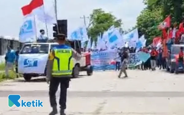 Thumbnail Berita - Buruh Brebes Desak Kenaikan UMK, Polres Brebes Jaga Keamanan