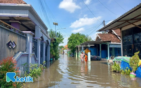 Thumbnail Berita - Banjir Rendam Sidoarjo! Lalu Lintas Lumpuh, Kapan Surut?