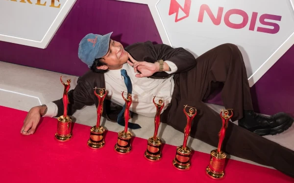 Thumbnail Hindia Borong Lima Piala AMI Awards 2025, Doves ’25 On Blank Canvas Jadi yang Terbaik!