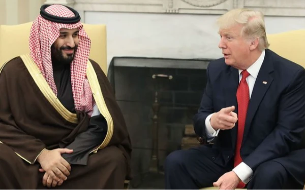Thumbnail Berita - Aliansi Trump dan Pangeran Saudi, Babak Baru Diplomasi Berbalut Investasi Teknologi Raksasa