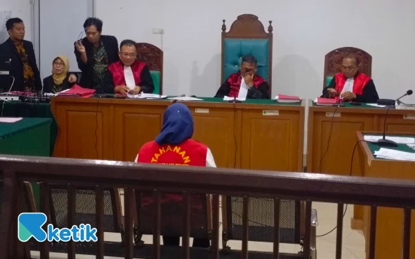 Thumbnail Rini Nekat Edarkan Sabu, Hakim PN Palembang Jatuhkan Vonis 6 Tahun Penjara