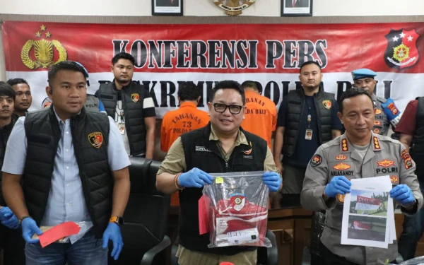 Thumbnail Berita - Semprot Bendera Merah Putih dengan Cat Pylox, Dua Pemuda Jembrana Bali Ditangkap Polisi