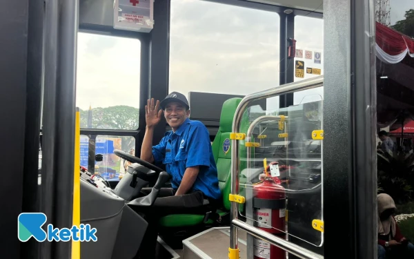 Thumbnail Samsul Arifin, Mantan Sopir Angkot Kota Malang yang Temukan Harapan Baru di Bus TransJatim Malang Raya
