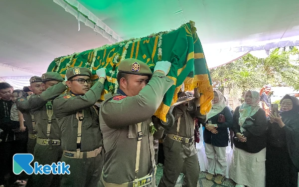 Thumbnail Jenazah Hanik Andriani Wahyu Hidayat Disholatkan di Masjid Besar Quba
