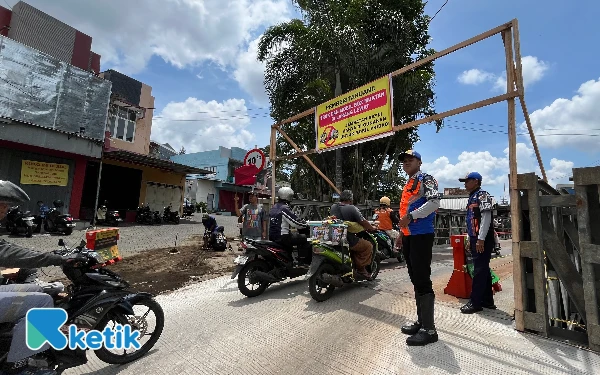 Thumbnail Jembatan Bailey Sonokembang Malang Dibuka! Dishub Terapkan Rekayasa Lalu Lintas Sistem Buka-Tutup