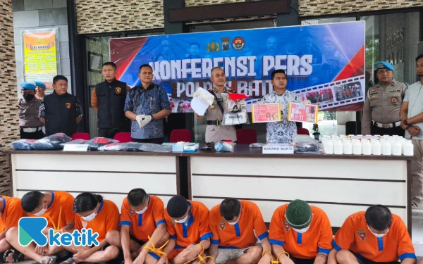 Thumbnail ‎Polres Batu Tangkap Enam Tersangka Pengedar dalam Lima Kasus Narkoba