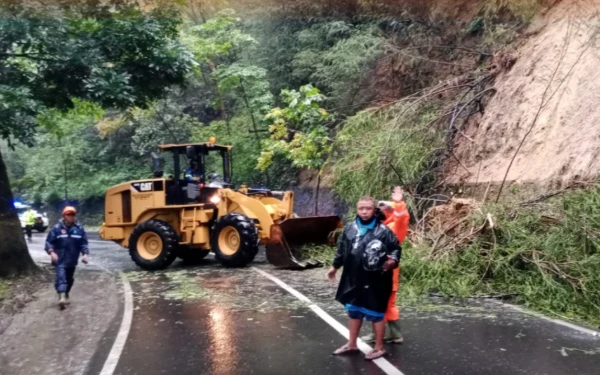 Thumbnail Waspada! Longsor Landa Wisata Payung Kota Batu