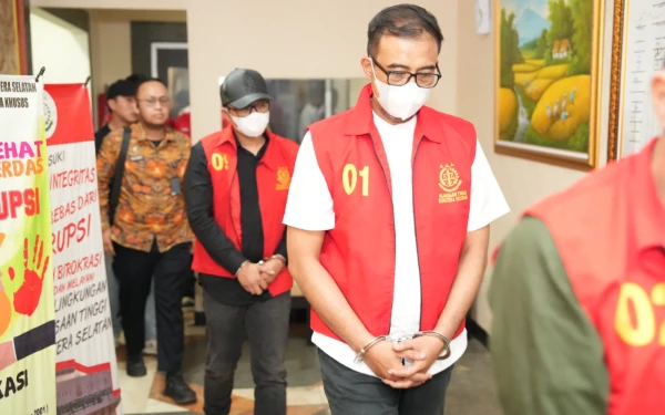 Thumbnail Guncang Sumsel! Pimpinan Bank dan Komplotan Perantara KUR Jadi Tersangka Korupsi