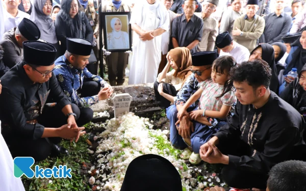Thumbnail Berita - Wali Kota Batu: Almarhumah Hanik Andriani Adalah Teladan Pengabdian Bagi Masyarakat Kota Malang