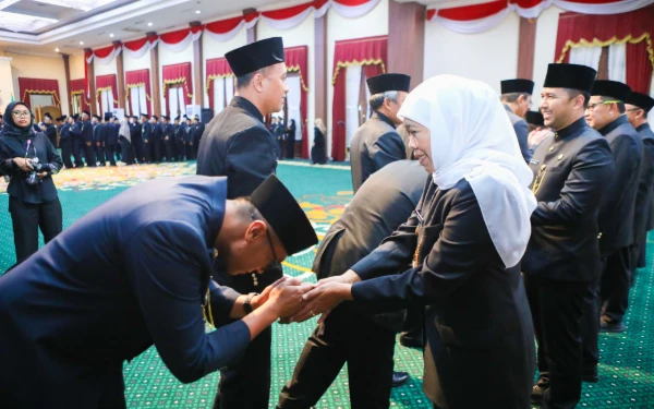 Thumbnail Rotasi Akbar Pemprov Jatim! Gubernur Khofifah Lantik 580 Pejabat, Cek Nama-nama Kunci dari Setdaprov