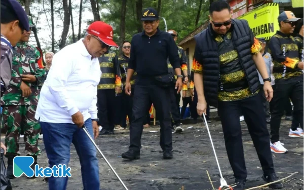 Thumbnail Berita - Getar Kasih di Pantai Serang, Kolaborasi Pemkab–Kejari Blitar Dorong Kebiasaan Baru Jaga Lingkungan