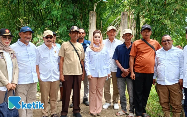 Thumbnail Berita - Jembatan Gantung Sindangbarang Cilacap Hancur, Anggota DPR RI Novita Wijayanti Janji Prioritaskan Pembangunan Baru