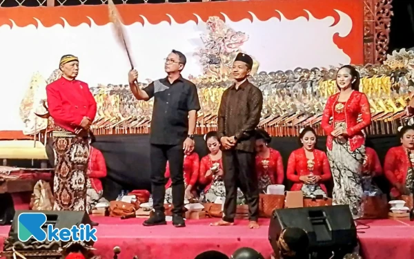 Thumbnail Berita - Tasyakuran Wayang Kulit Joko Tri Asmoro: Wujudkan Nadzar Orang Tua dan Jaga Janji Pro-Rakyat Tulungagung
