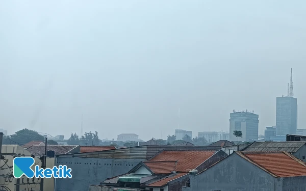 Thumbnail Kota Surabaya dan Bangkalan Diprakirakan Diguyur Hujan Ringan 23 November 2025, Cek Info Cuaca Jawa Timur