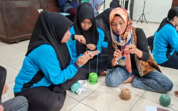 Thumbnail Berita - Keluar Penjara Langsung Kerja! Lapas Kediri Siapkan WBP Jadi Tenaga Rajut Profesional Berstandar Nasional