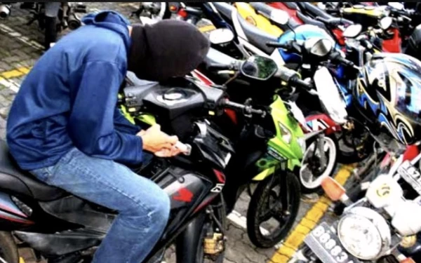 Thumbnail Berita - Oknum TNI di Sorong Kepergok Warga Curi Dua Motor