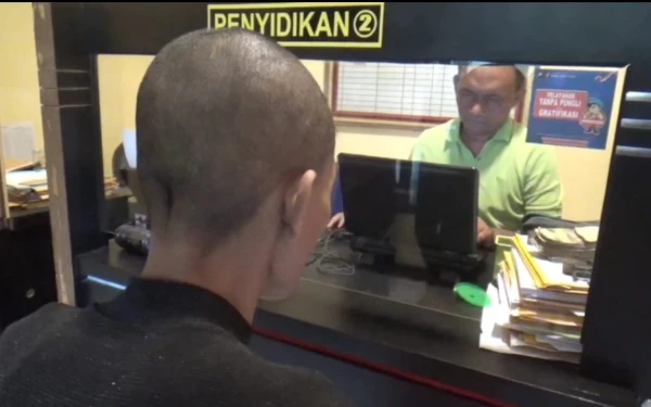 Thumbnail Berita - Waria Bobol Kotak Amal Masjid di Jember, Polisi Tangkap Pelaku Setelah Terekam CCTV