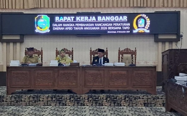 Thumbnail Berita - Pemkab Banyuwangi Belum Siapkan RKA, Banggar DPRD Tunda Pembahasan RAPBD 2026